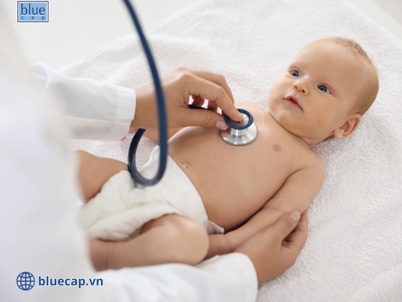 Chàm sữa ở bé trở nặng cần đi khám bác sĩ chuyên môn