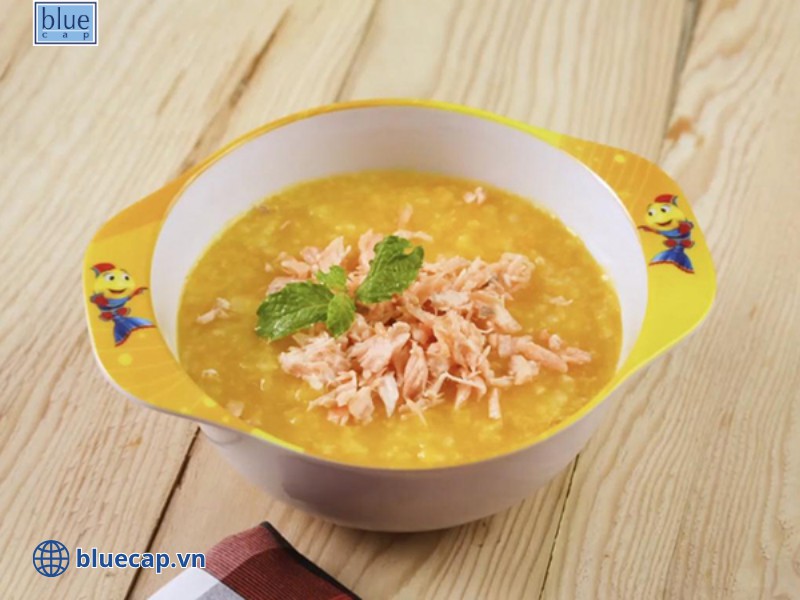Cháo cá hồi bí đỏ là lựa chọn hàng đầu dinh dưỡng cho trẻ
