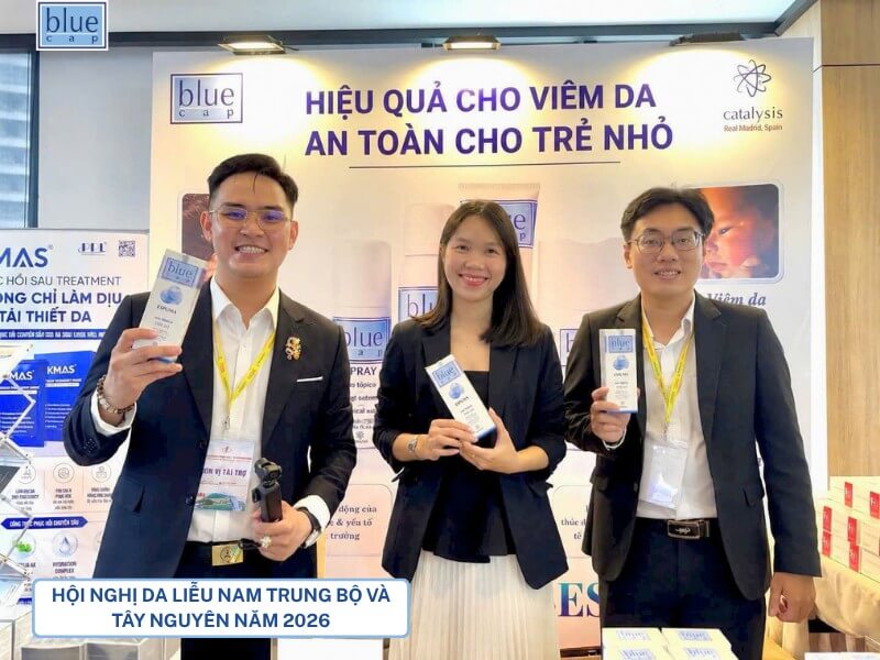 Đội ngũ trình dược viên tại gian hàng Blue Cap Việt Nam