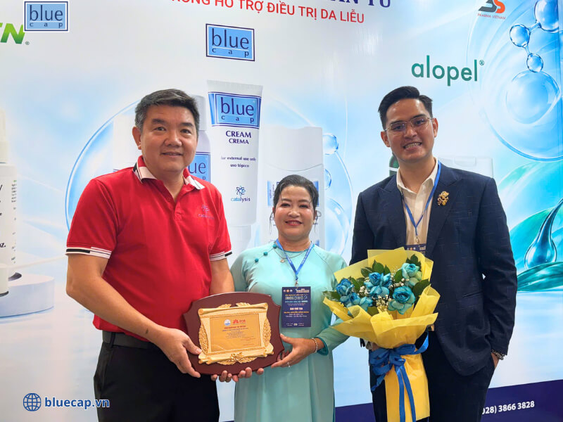 Blue Cap Việt Nam nhận kỉ niệm chương từ ban tổ chức